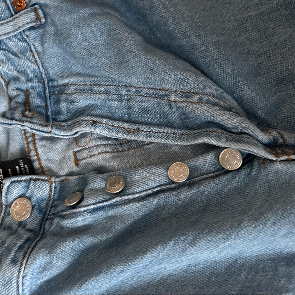Light Baggy jeans.